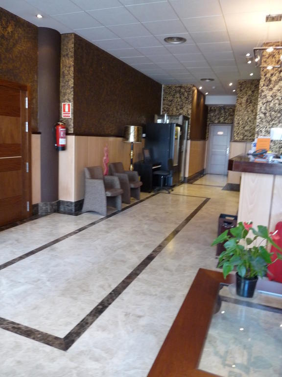 Hotel 4C Puerta Europa Мадрид Экстерьер фото